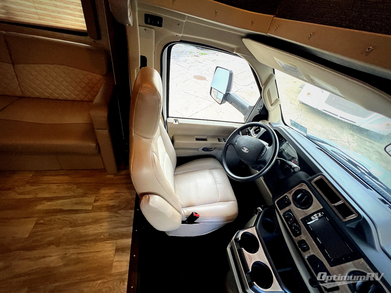 2019 Gulf Stream Conquest Class C 6315 Photo 7