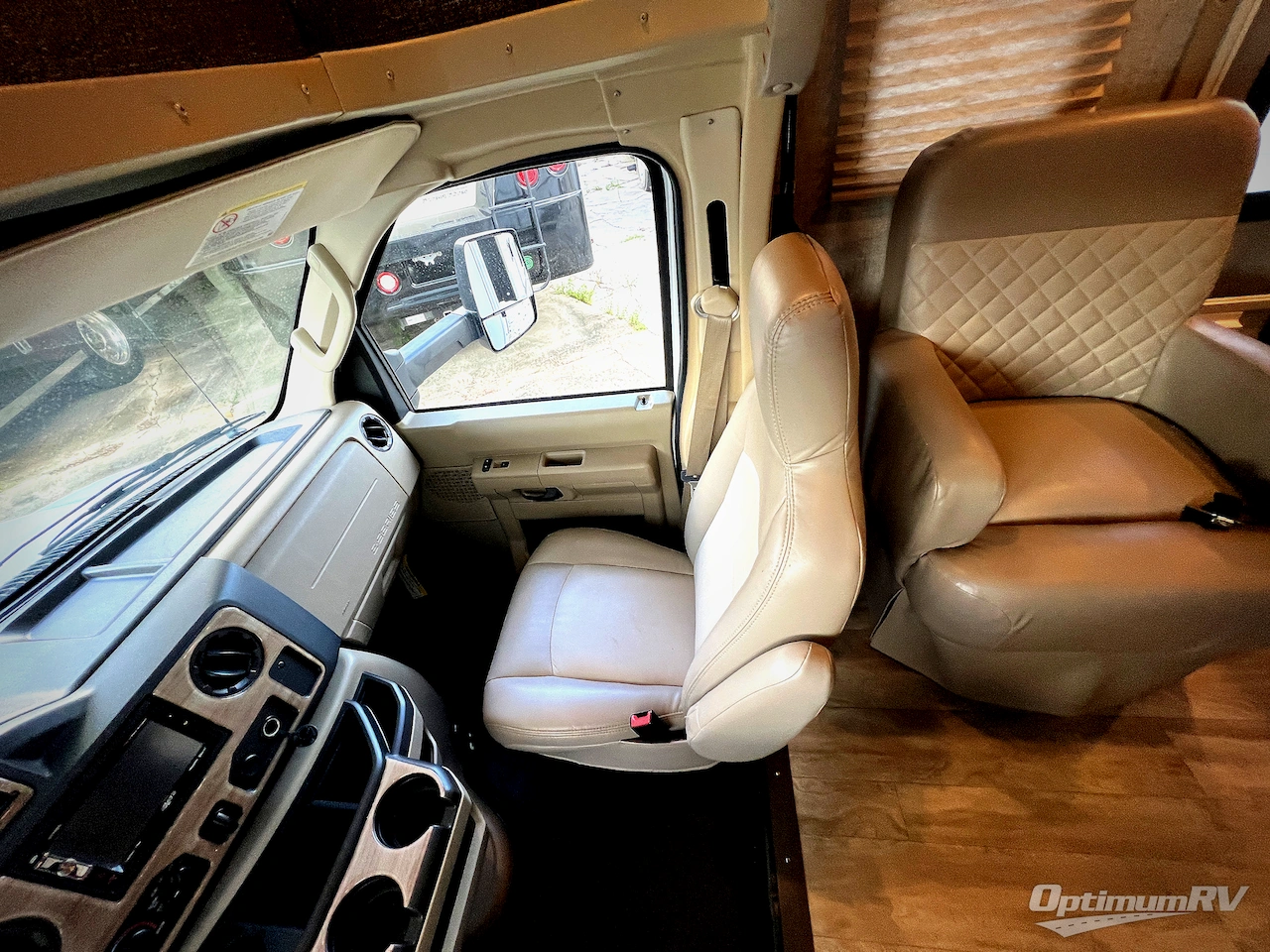 2019 Gulf Stream Conquest Class C 6315 Photo 8