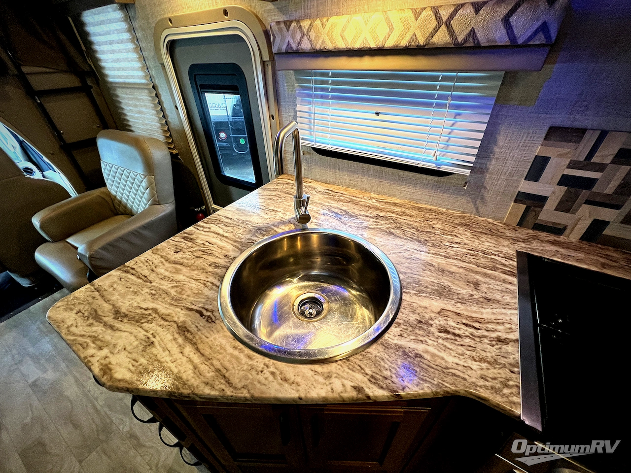 2019 Gulf Stream Conquest Class C 6315 Photo 16