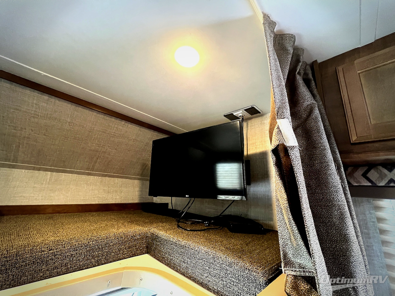 2019 Gulf Stream Conquest Class C 6315 Photo 10