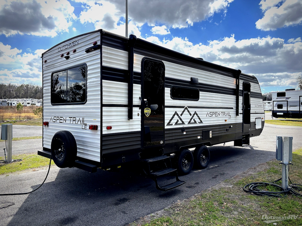 2025 Dutchmen Aspen Trail LE 26RL Photo 2