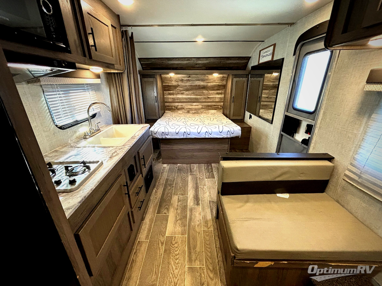 2022 Gulf Stream Kingsport Ultra Lite 248BH Photo 5