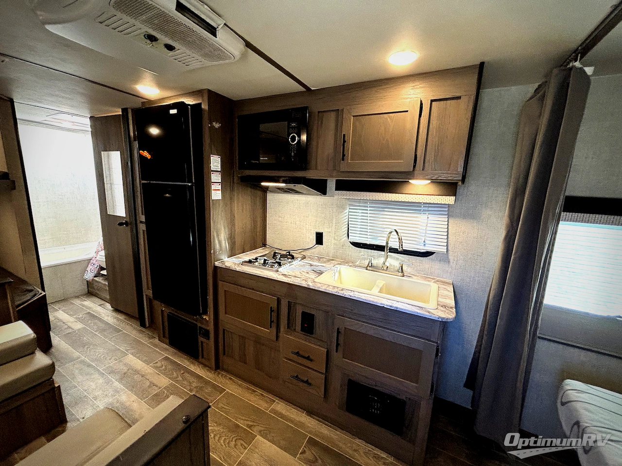 2022 Gulf Stream Kingsport Ultra Lite 248BH Photo 8