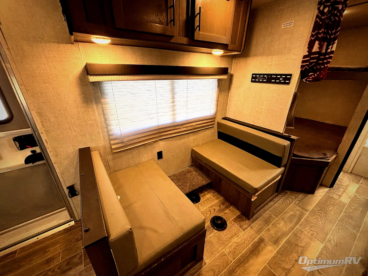 2022 Gulf Stream Kingsport Ultra Lite 248BH Photo 9