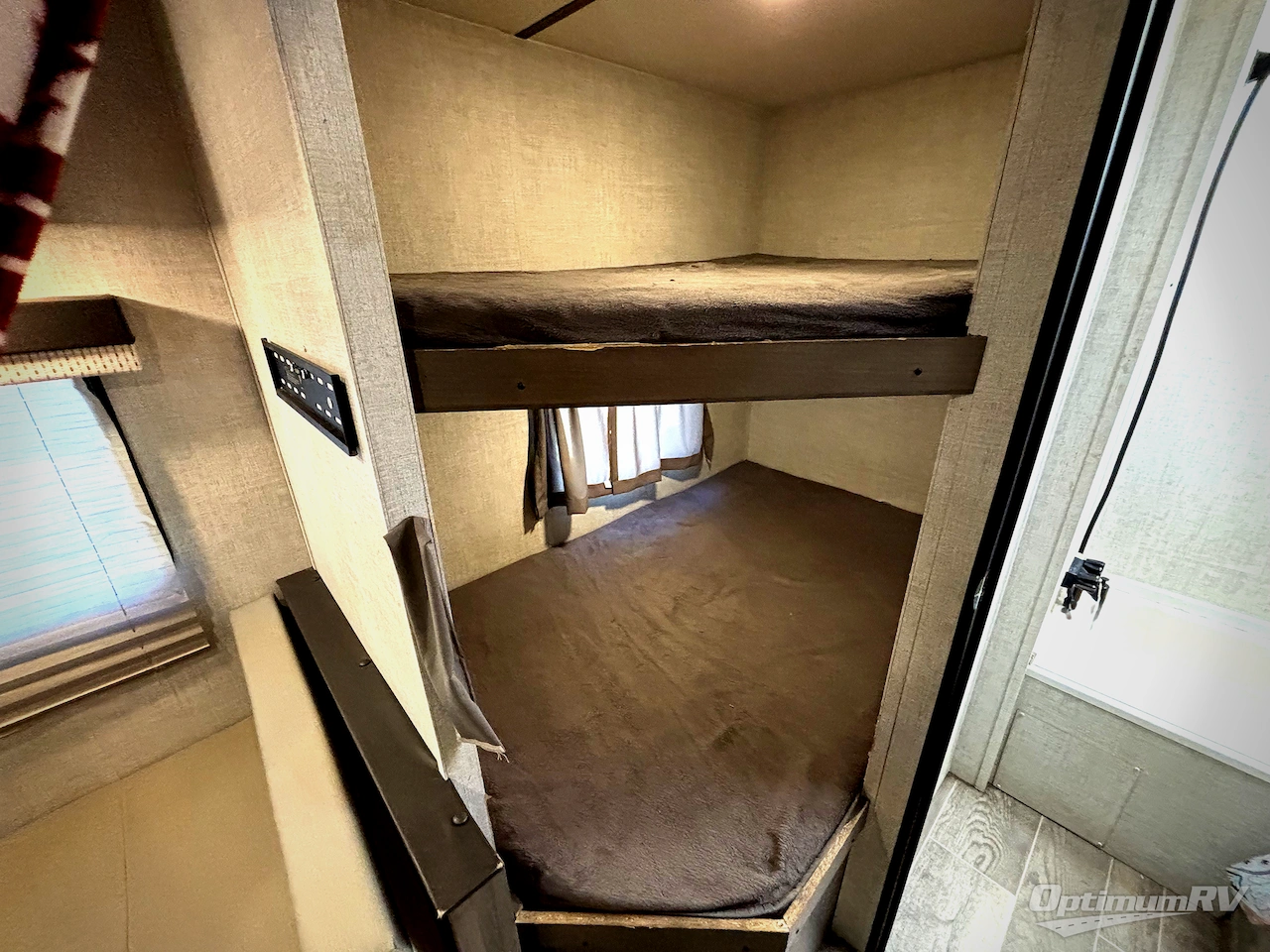 2022 Gulf Stream Kingsport Ultra Lite 248BH Photo 10