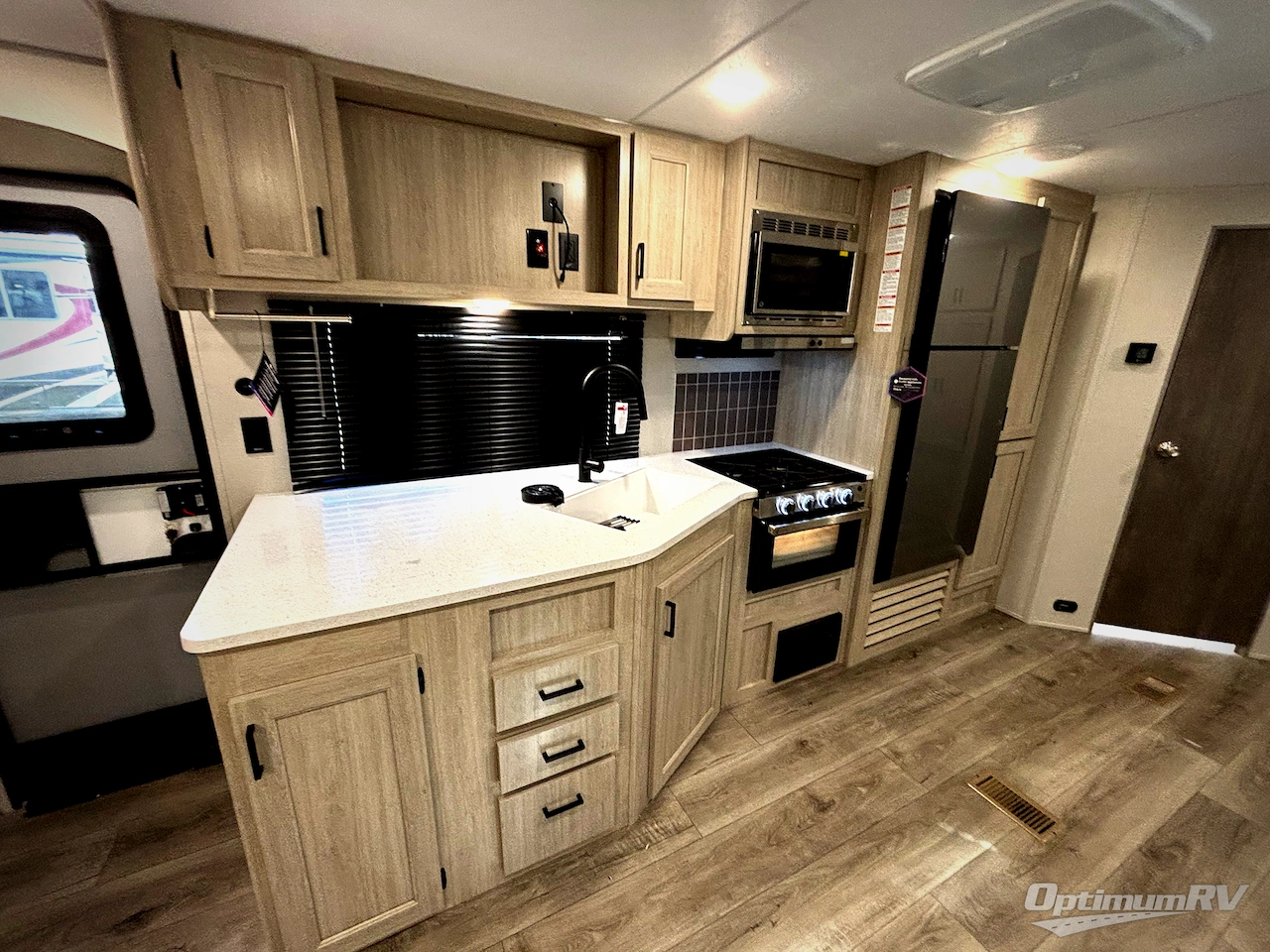 2026 Coachmen Catalina Legacy Edition 243RBS Photo 8