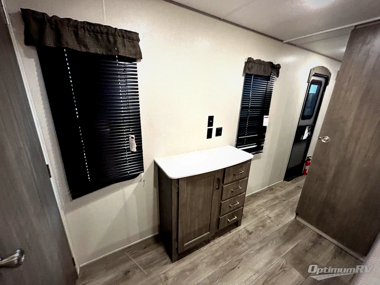 2025 Coachmen Catalina Legacy Edition 313RLTS Photo 13