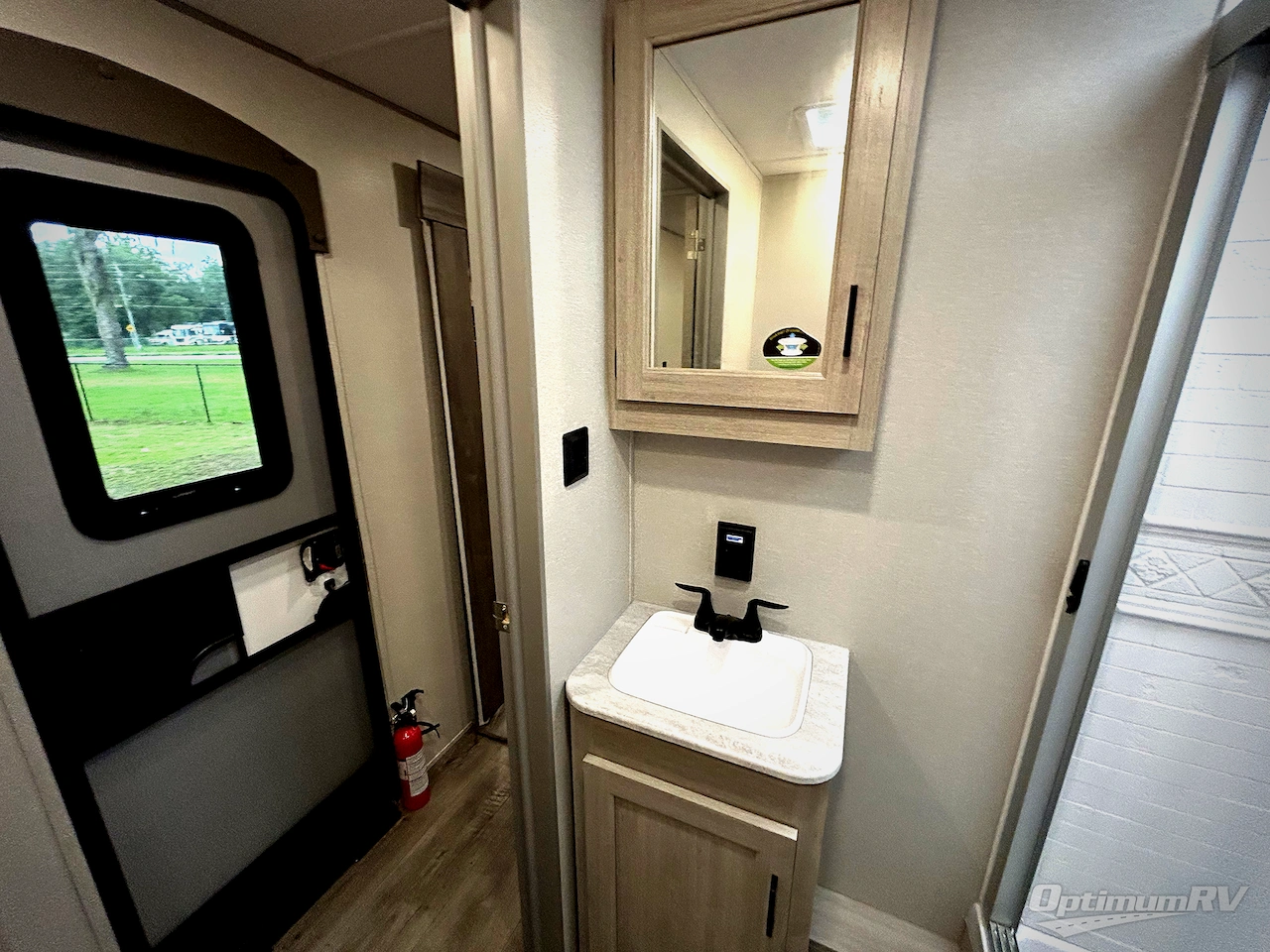 2025 Coachmen Catalina Legacy Edition 313RLTS Photo 15