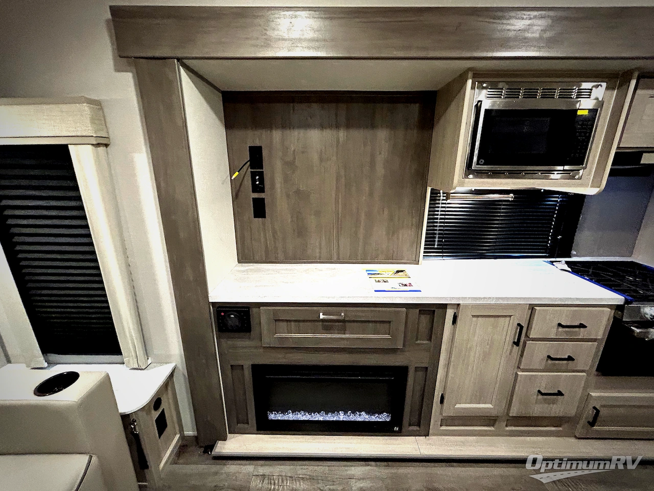 2025 Coachmen Catalina Legacy Edition 313RLTS Photo 19