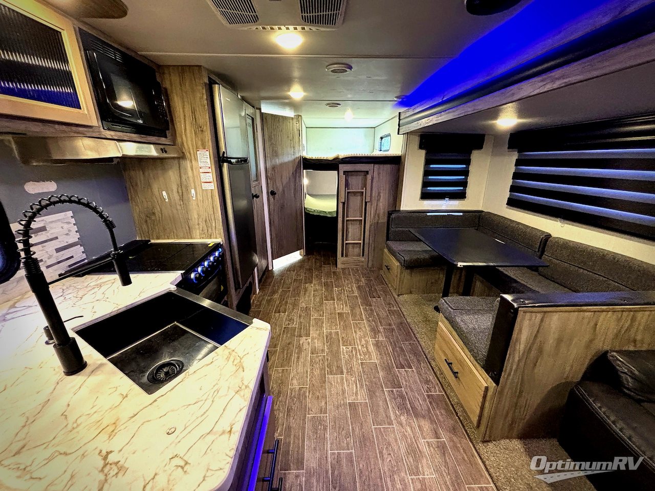 2022 Forest River Cherokee Alpha Wolf 26DBH-L Photo 3