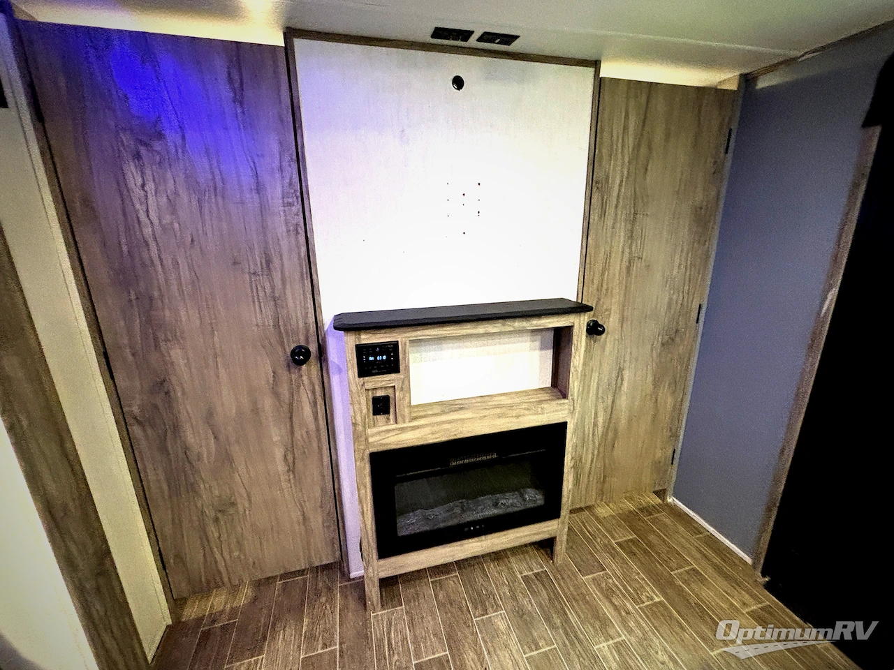 2022 Forest River Cherokee Alpha Wolf 26DBH-L Photo 7