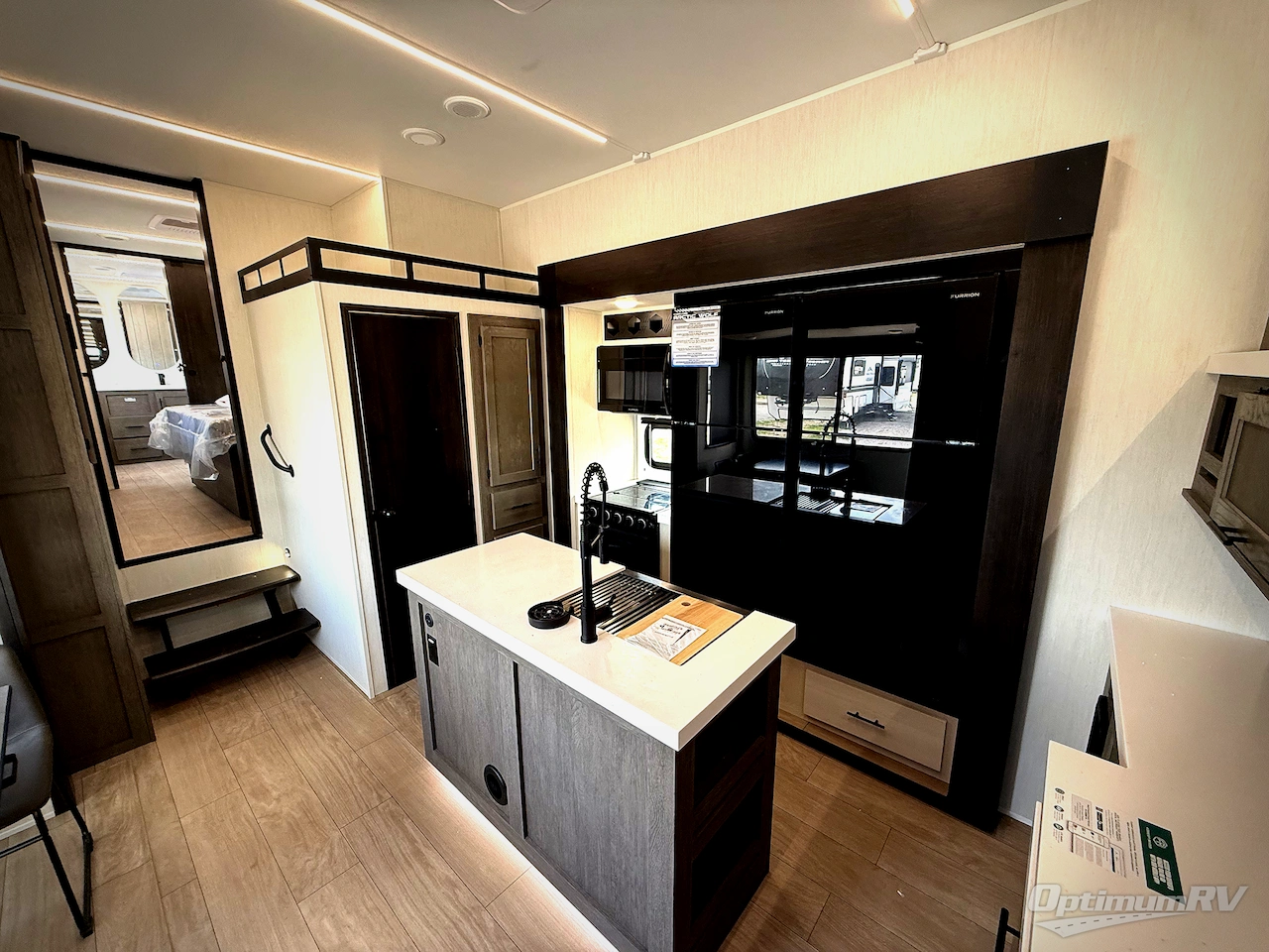 2026 Forest River Cherokee Arctic Wolf 3950SUITE Photo 4