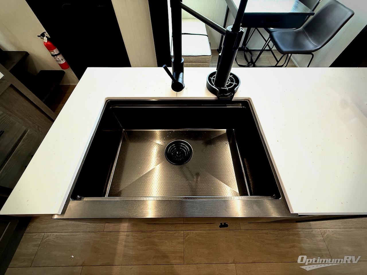 2026 Forest River Cherokee Arctic Wolf 3950SUITE Photo 9