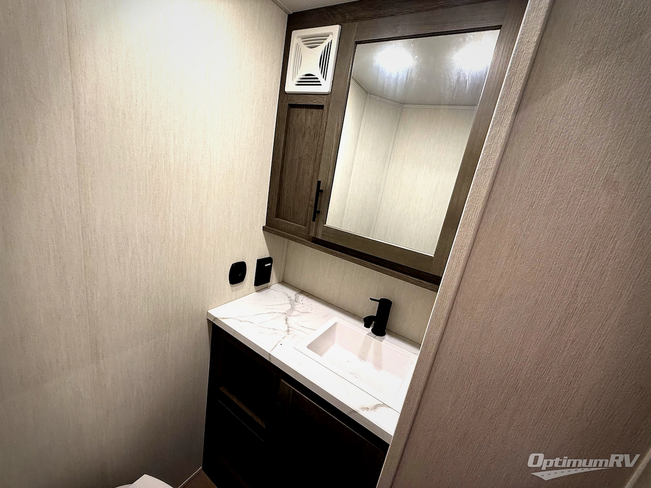 2026 Forest River Cherokee Arctic Wolf 3950SUITE Photo 18