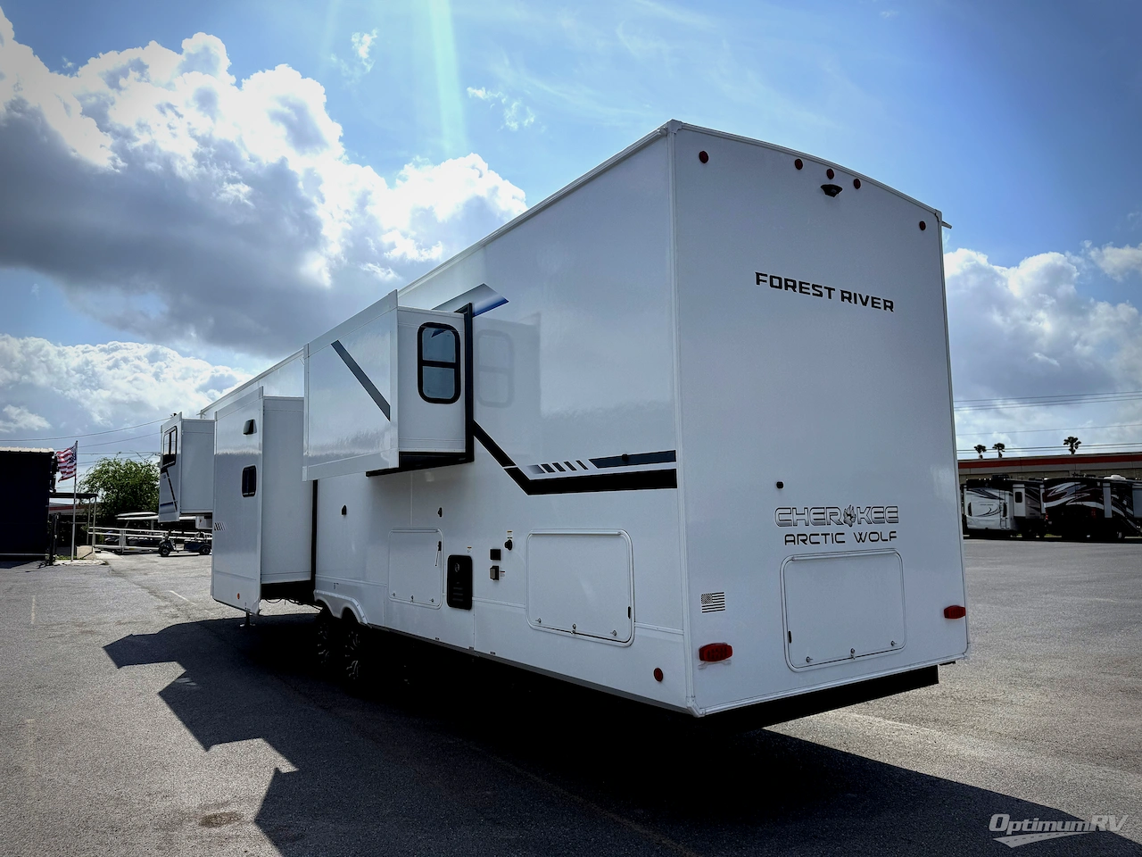 2026 Forest River Cherokee Arctic Wolf 3950SUITE Photo 3