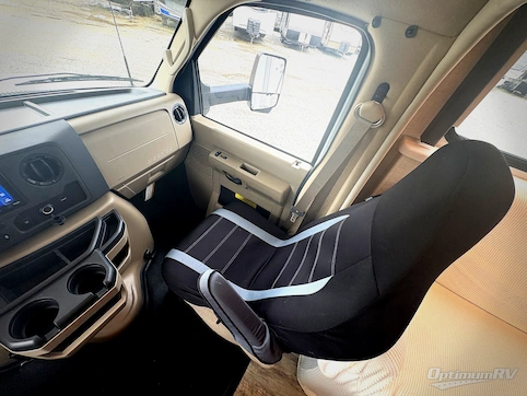 2024 Thor Chateau 31EV RV Photo 2