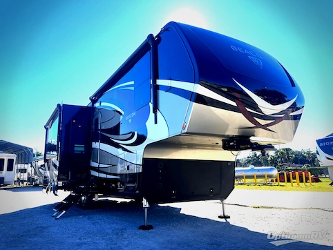 Used 2020 VanLeigh Beacon 34RLB Featured Photo