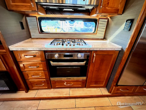 2020 VanLeigh Beacon 34RLB RV Photo 3