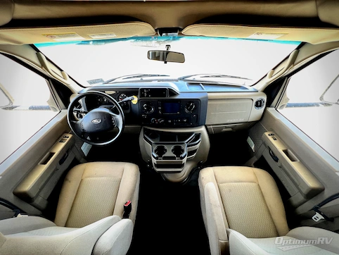 2019 Winnebago Outlook 27D RV Photo 2