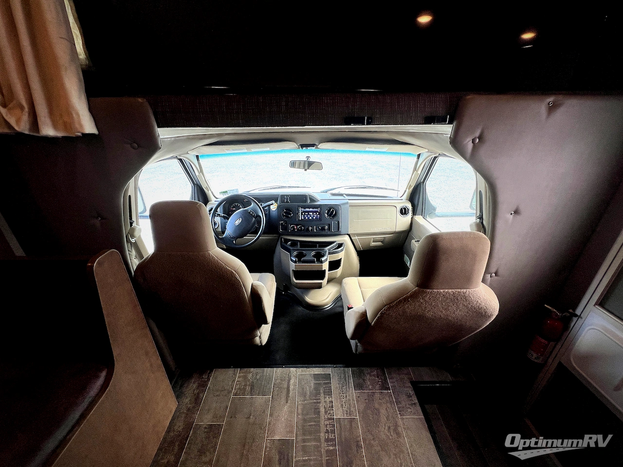 2019 Winnebago Outlook 27D Photo 6