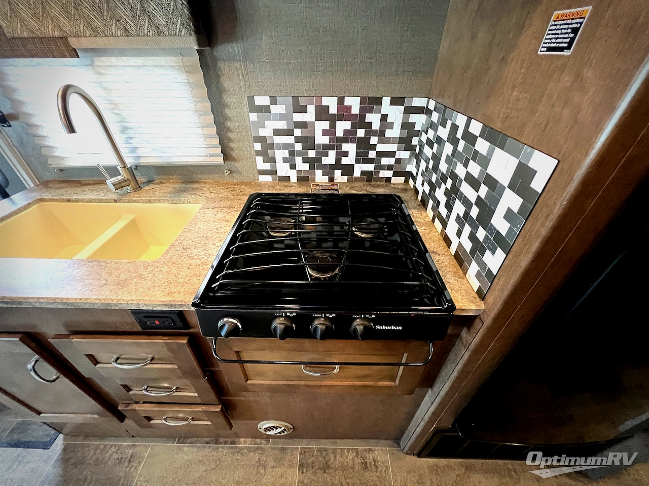 2019 Winnebago Outlook 27D Photo 14