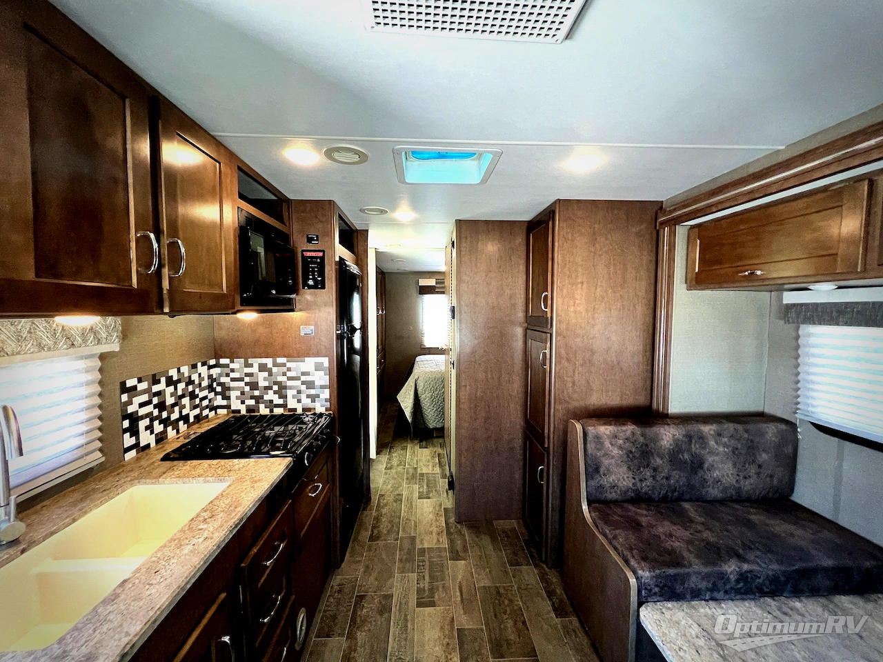 2019 Winnebago Outlook 27D Photo 5
