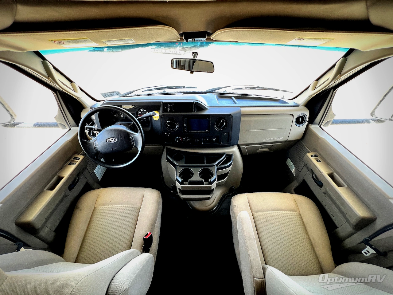 2019 Winnebago Outlook 27D Photo 7