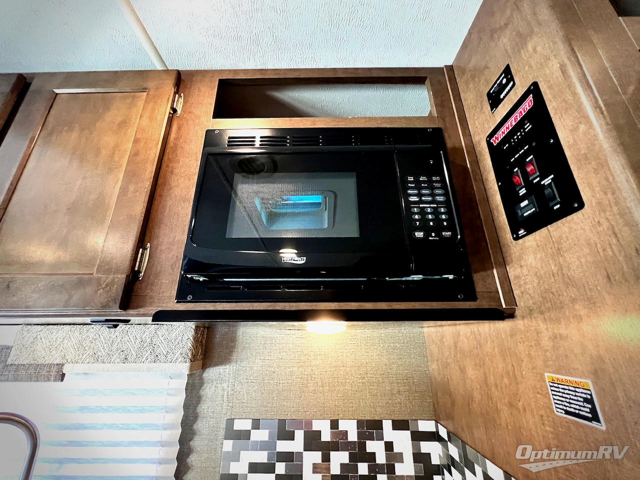 2019 Winnebago Outlook 27D Photo 14