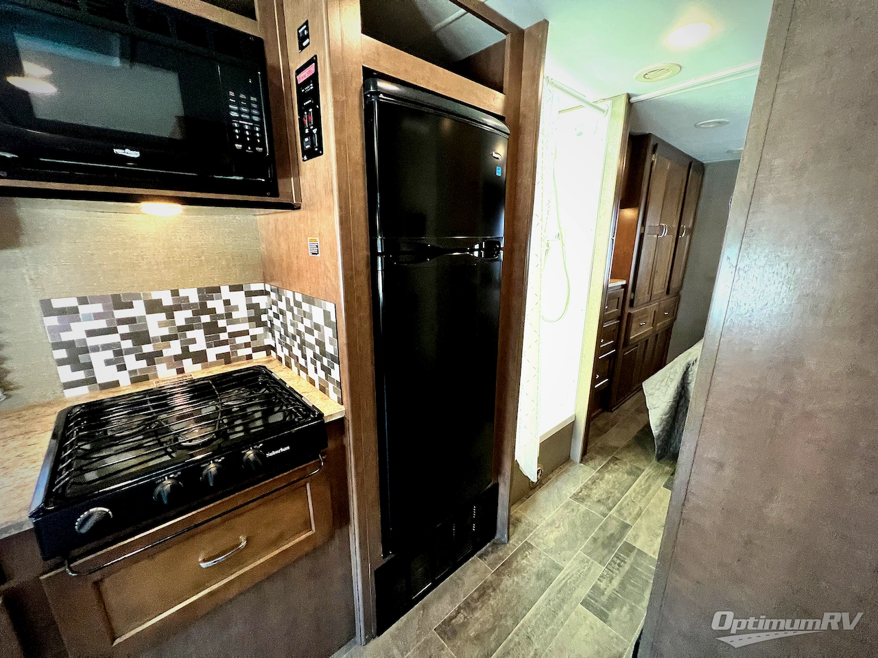 2019 Winnebago Outlook 27D Photo 16
