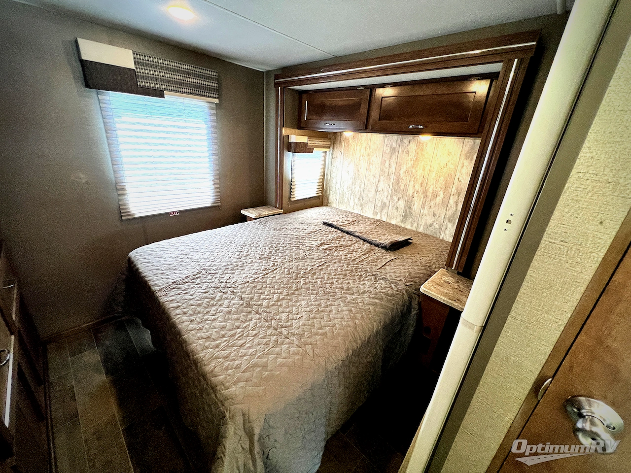 2019 Winnebago Outlook 27D Photo 21