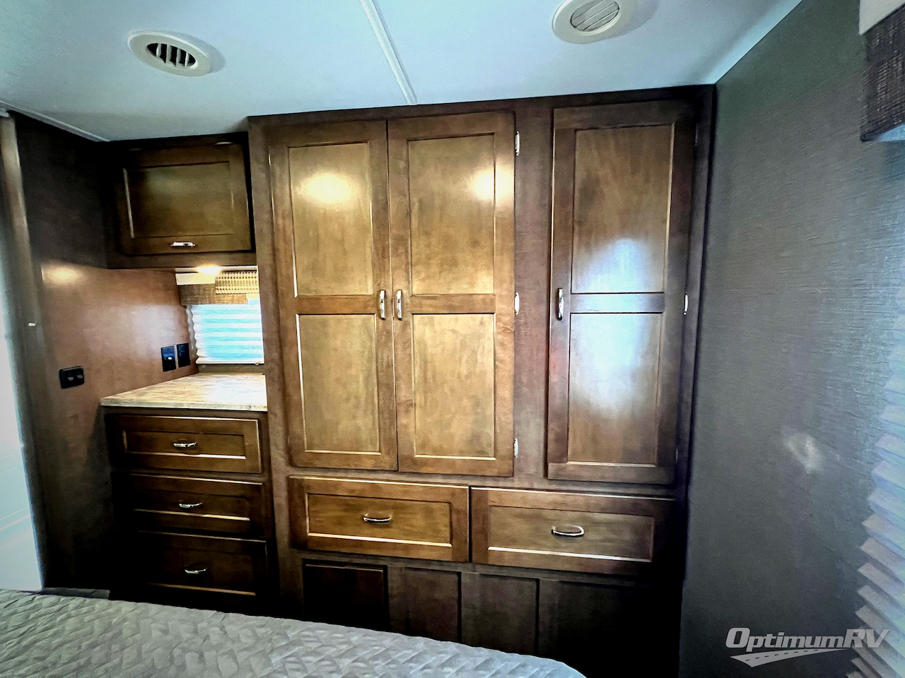 2019 Winnebago Outlook 27D Photo 22