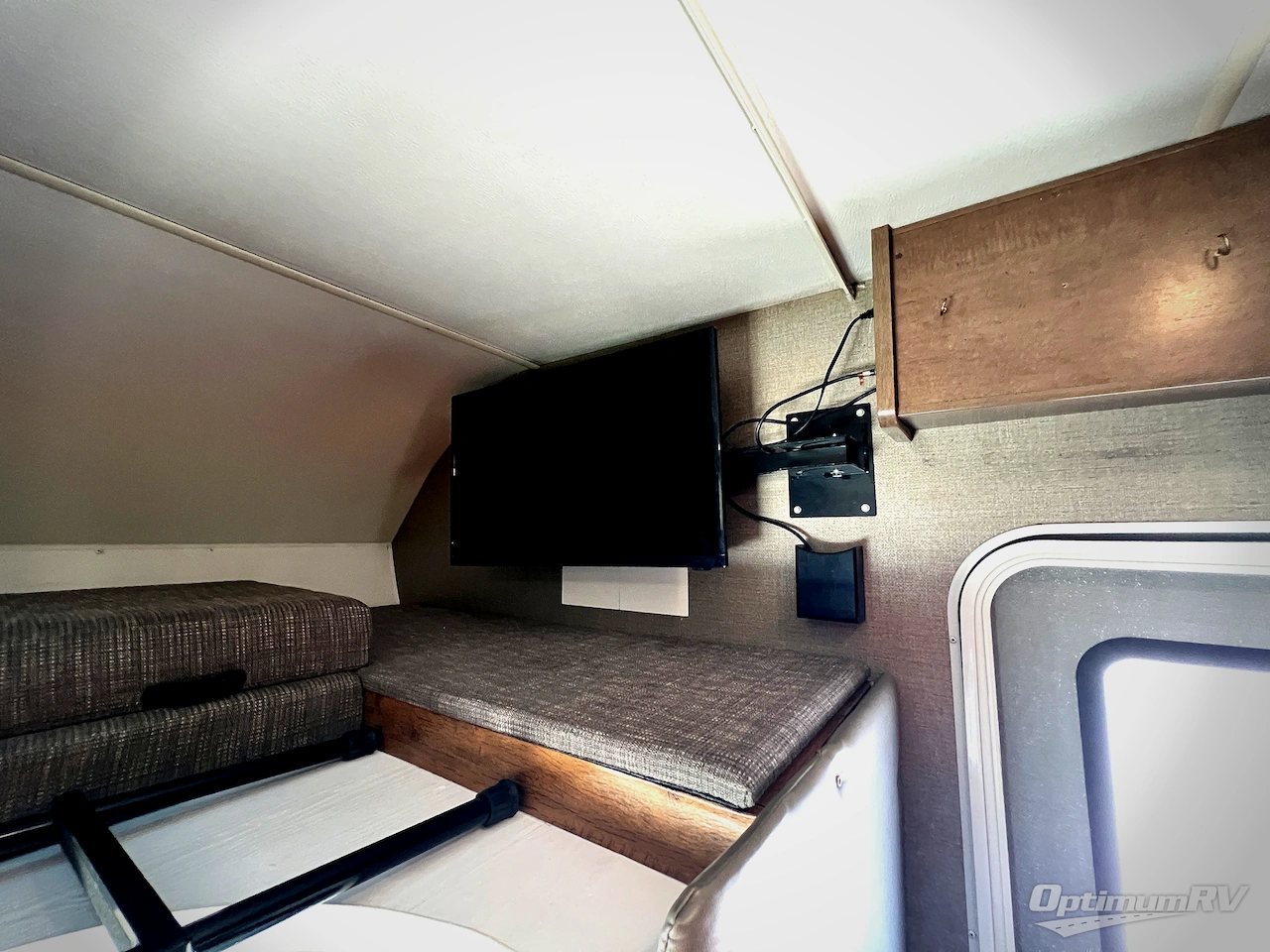 2019 Winnebago Outlook 27D Photo 9