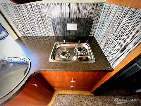 2010 Winnebago Via 25T RV Photo 3