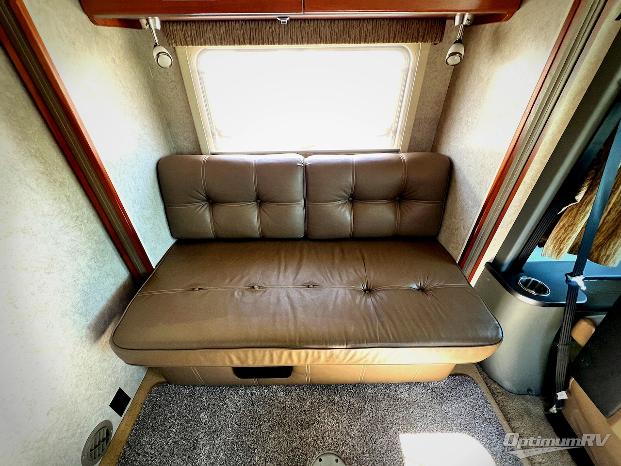 2010 Winnebago Via 25T Photo 10