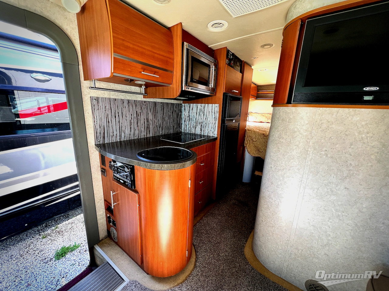 2010 Winnebago Via 25T Photo 12