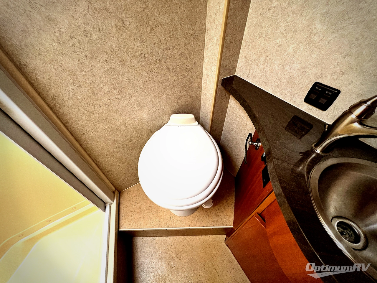 2010 Winnebago Via 25T Photo 23