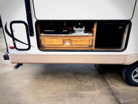 2018 Forest River Flagstaff Micro Lite 25FKS RV Photo 4