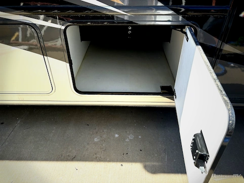 2018 Thor Palazzo 36.3 RV Photo 4