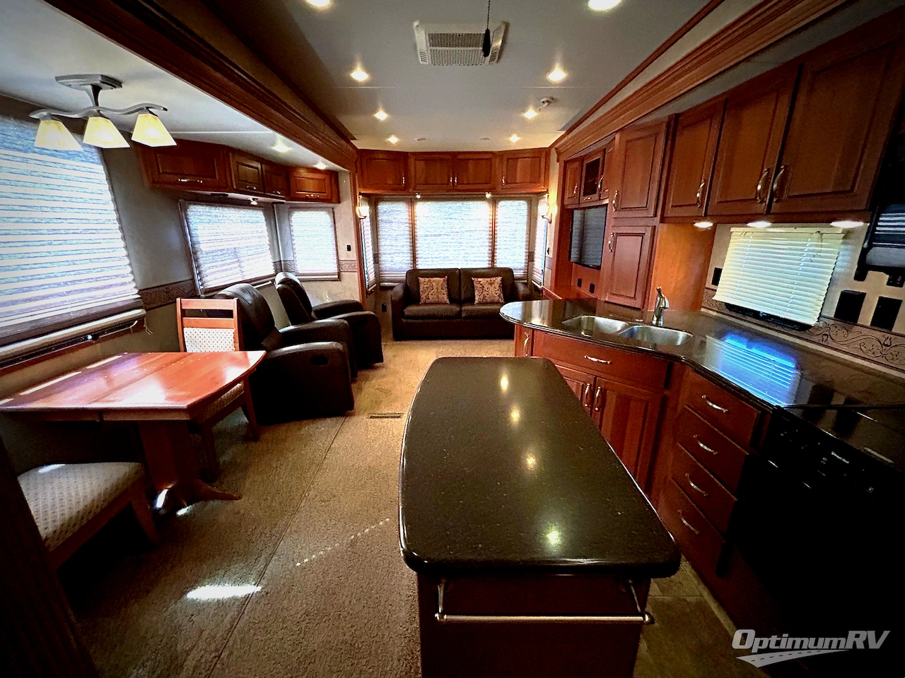 2011 Carriage Cameo 36FWS Photo 4