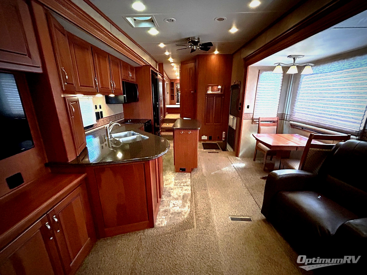 2011 Carriage Cameo 36FWS Photo 5