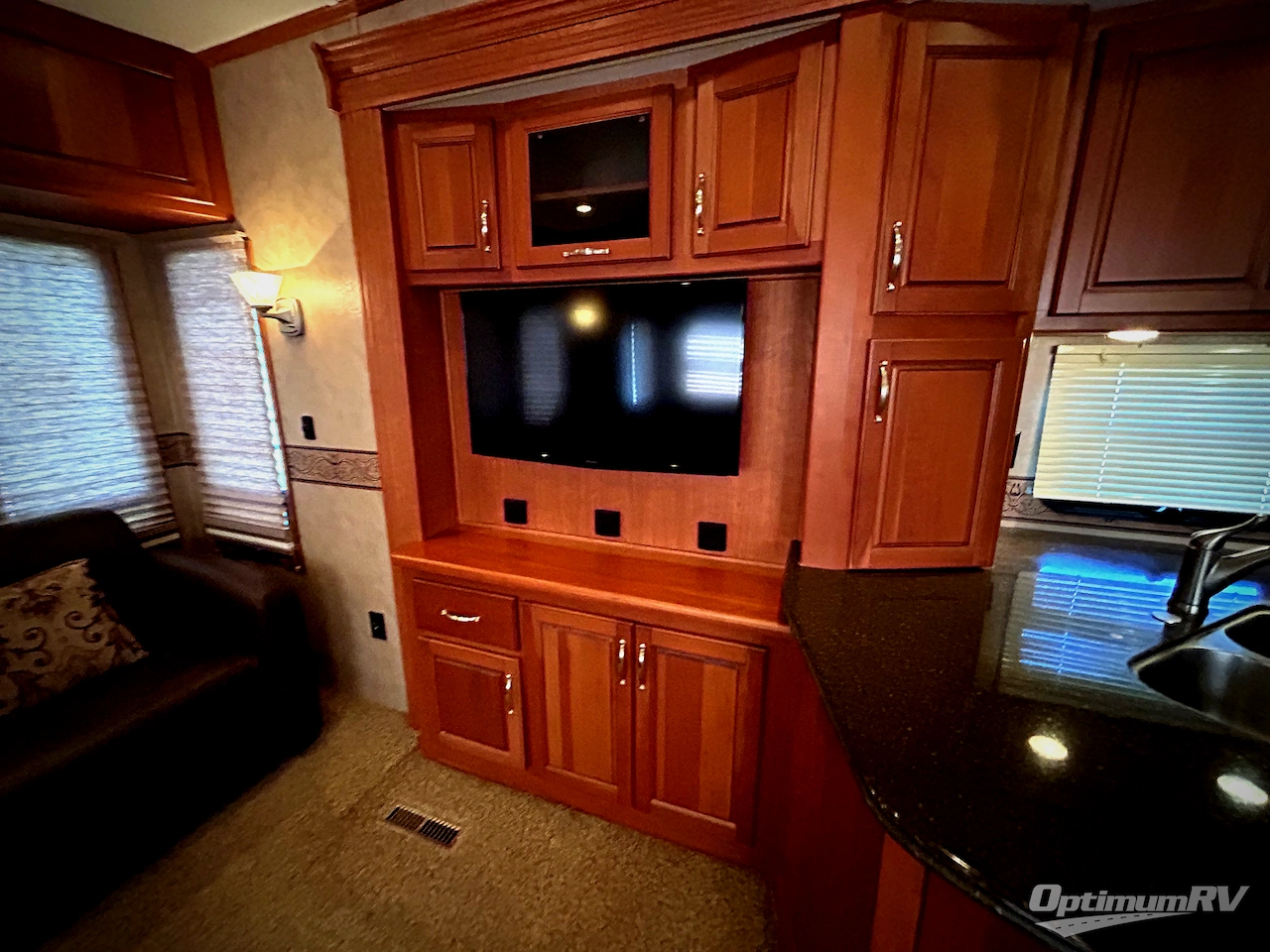 2011 Carriage Cameo 36FWS Photo 17