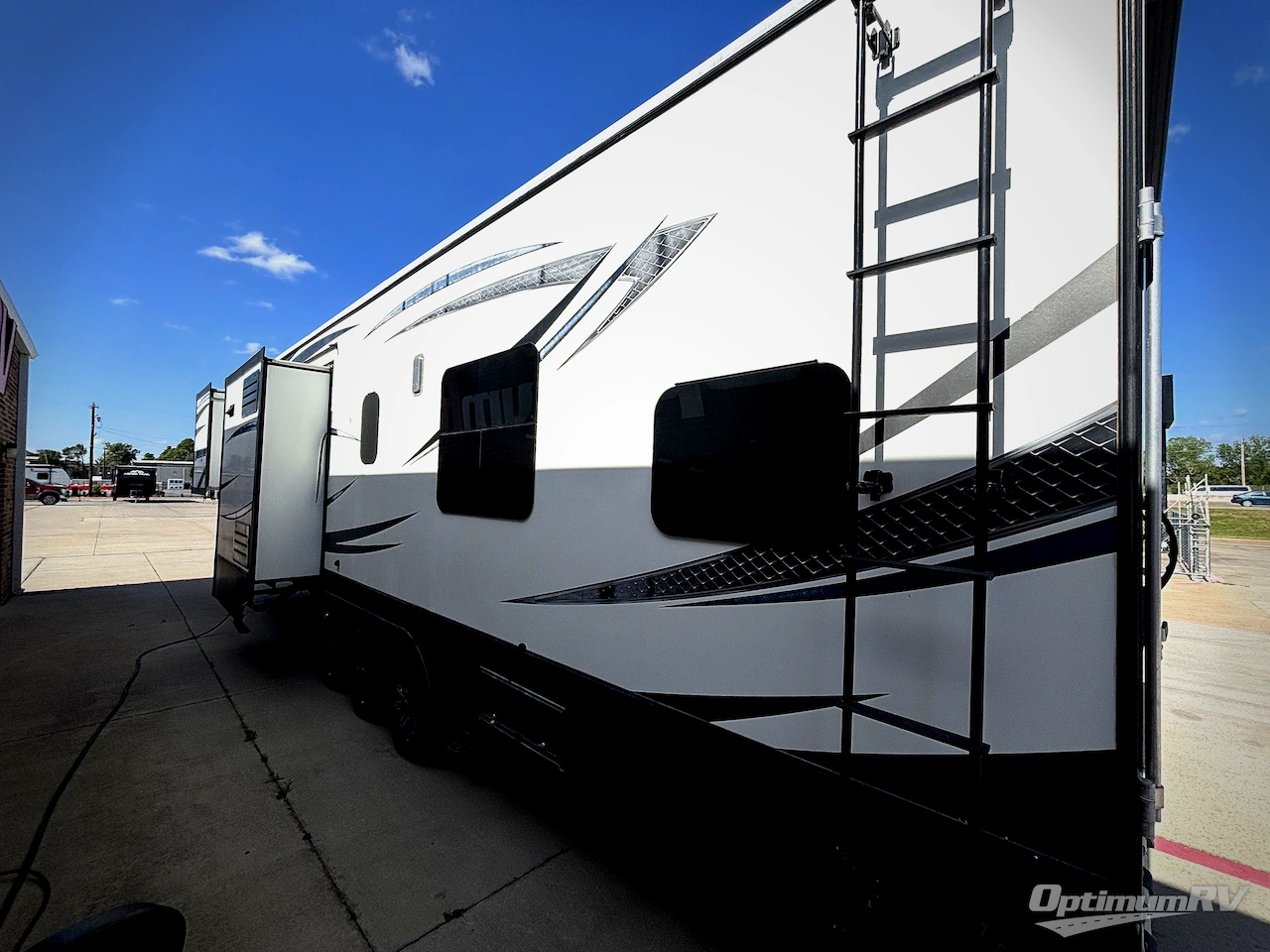 2016 Grand Design Momentum M-Class 388M Photo 2