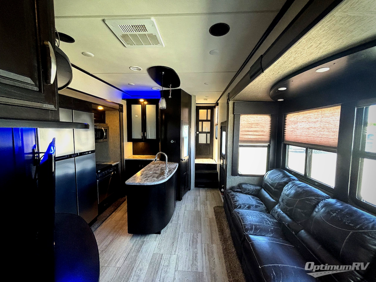 2016 Grand Design Momentum M-Class 388M Photo 6