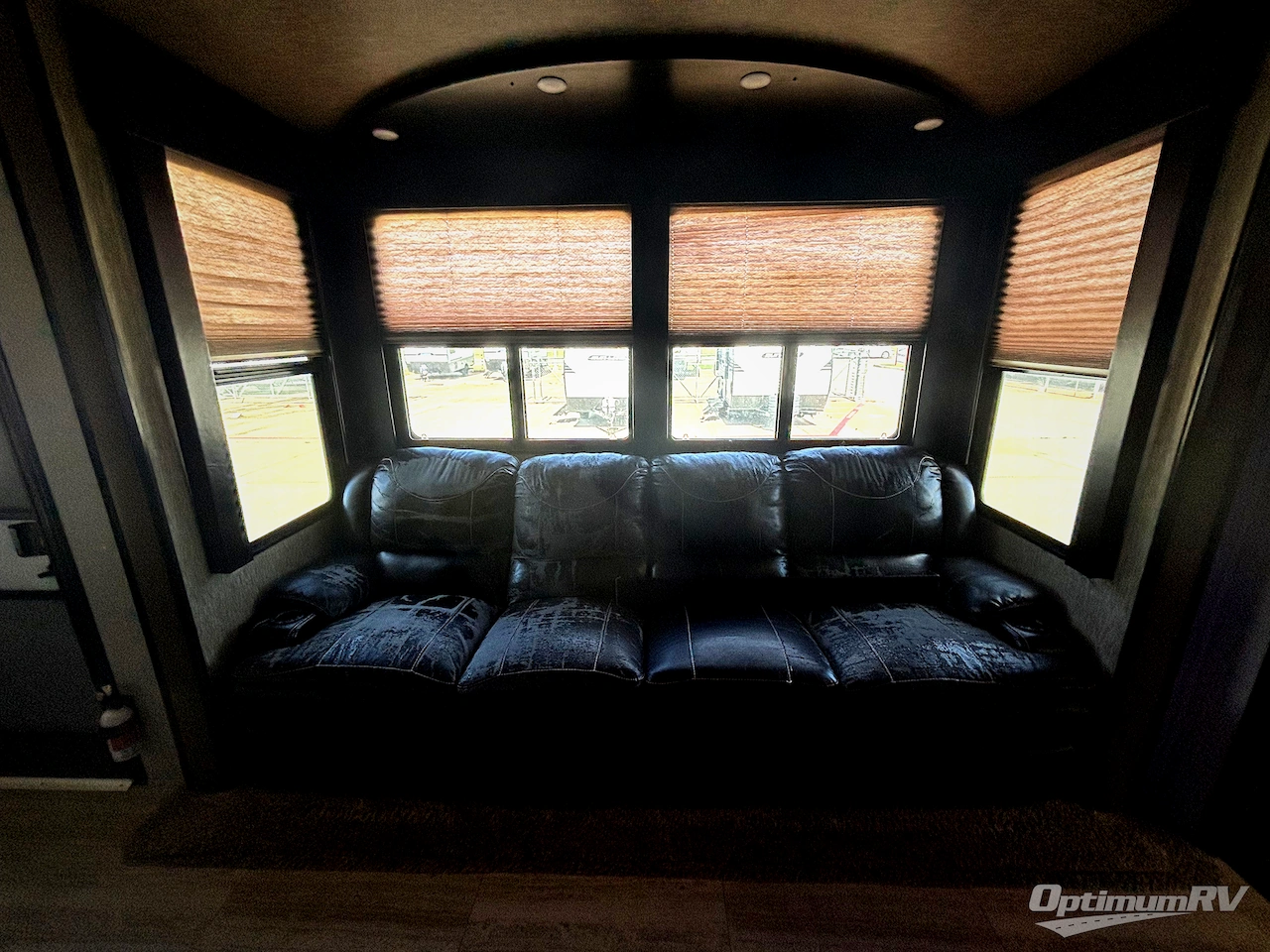 2016 Grand Design Momentum M-Class 388M Photo 8