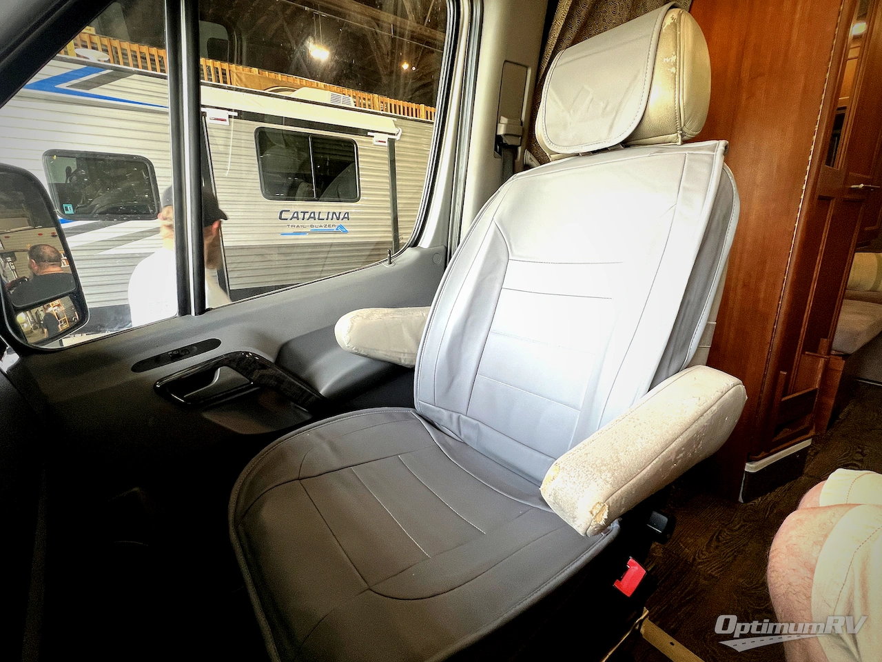 2014 Roadtrek Agile SS Photo 6