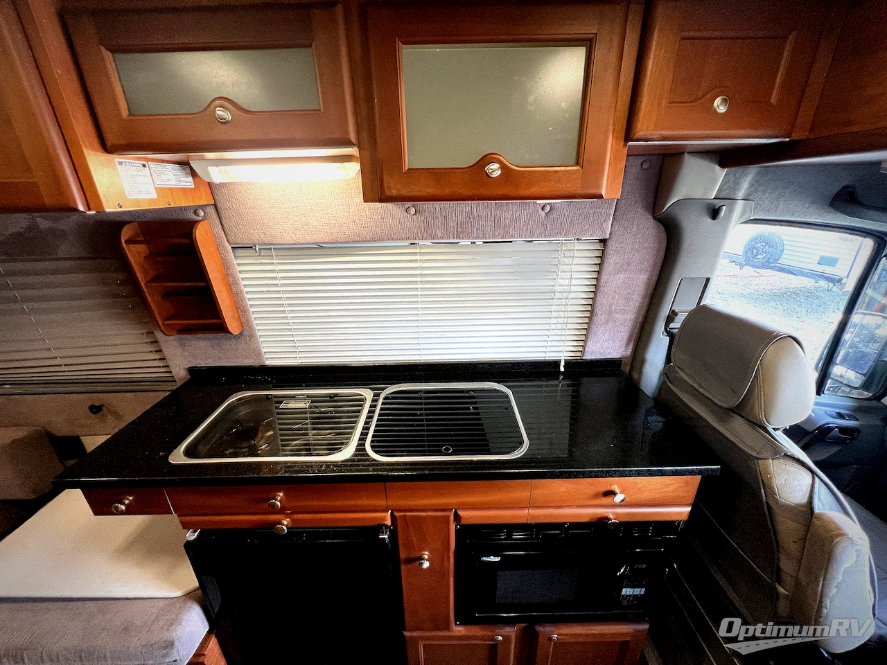 2014 Roadtrek Agile SS Photo 9