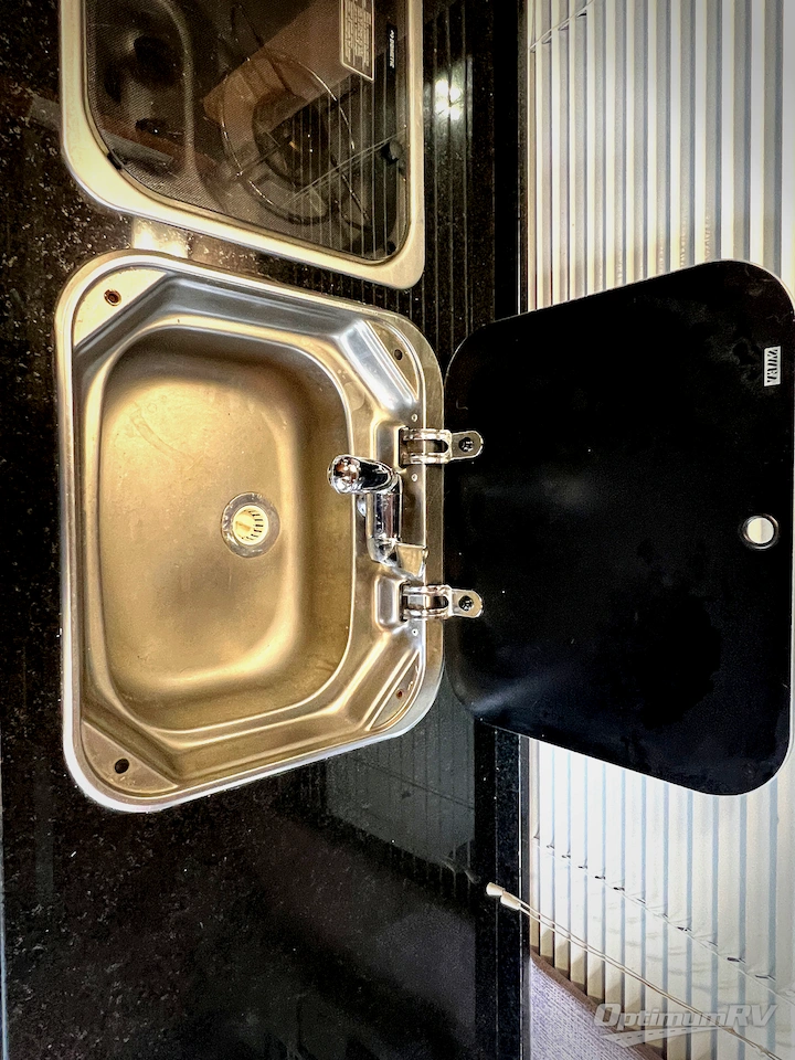 2014 Roadtrek Agile SS Photo 13