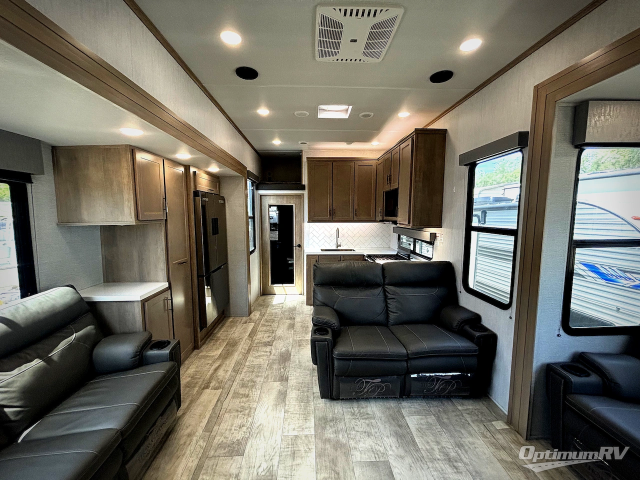 2024 Grand Design Momentum G-Class 415G Photo 4