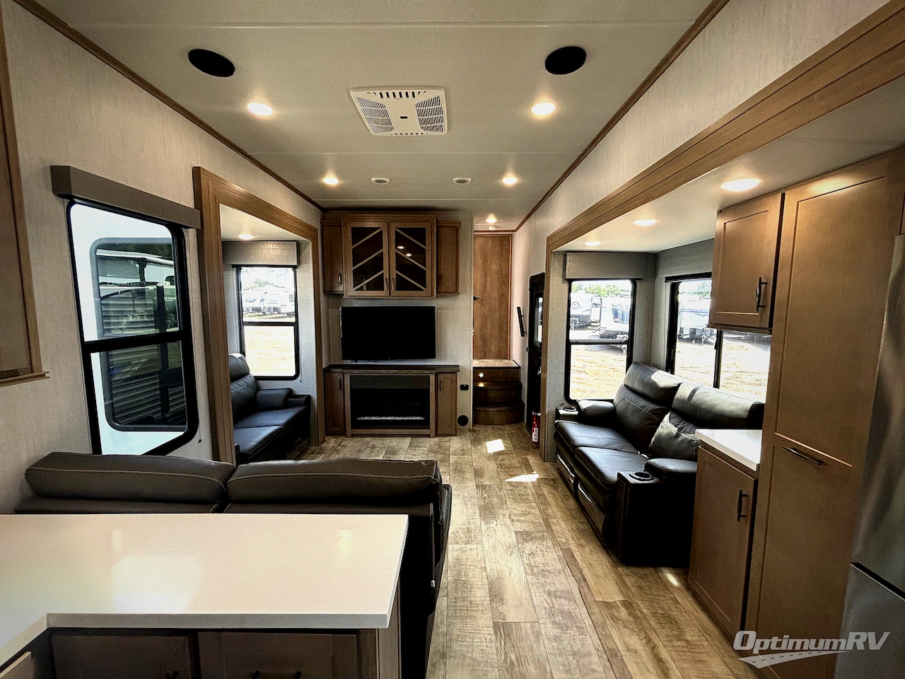 2024 Grand Design Momentum G-Class 415G Photo 5