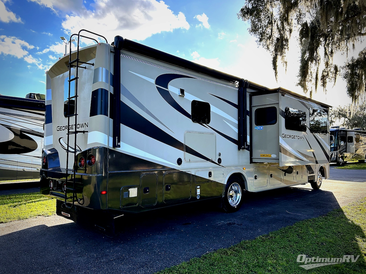 2021 Forest River Georgetown 5 Series 34H5 Photo 2